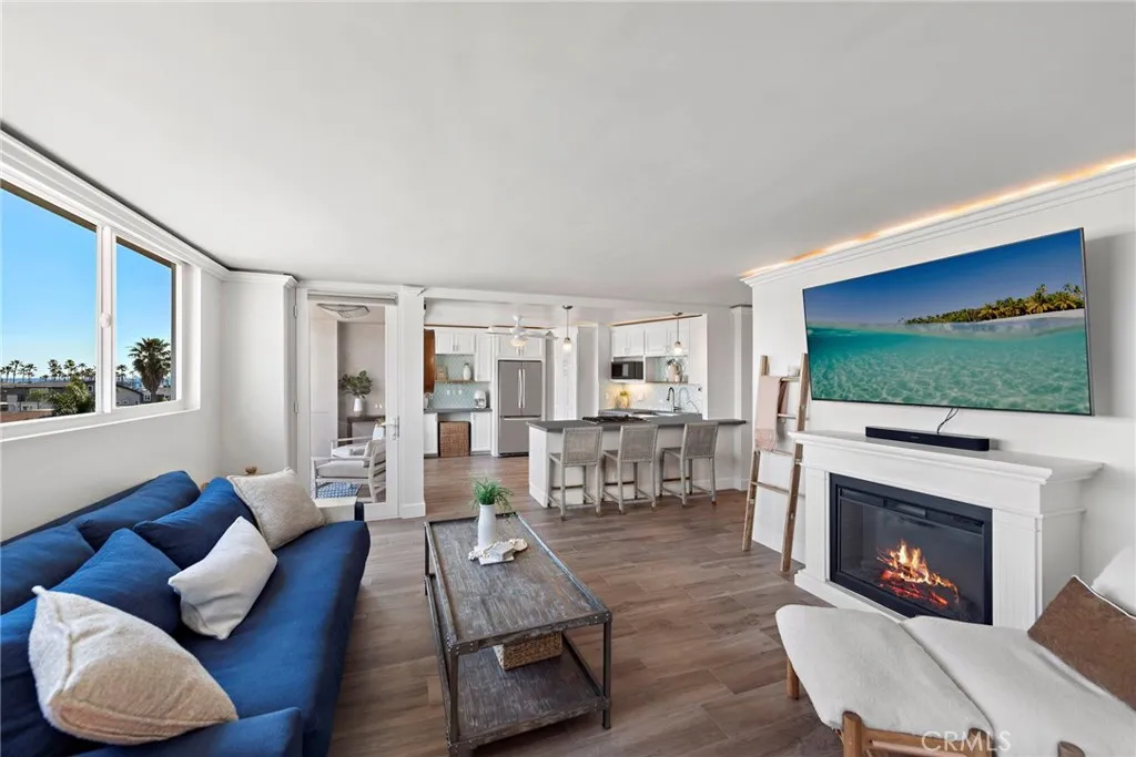 Additional image 3 of 310 Fernando Street Unit 303, Newport Beach, CA 92661