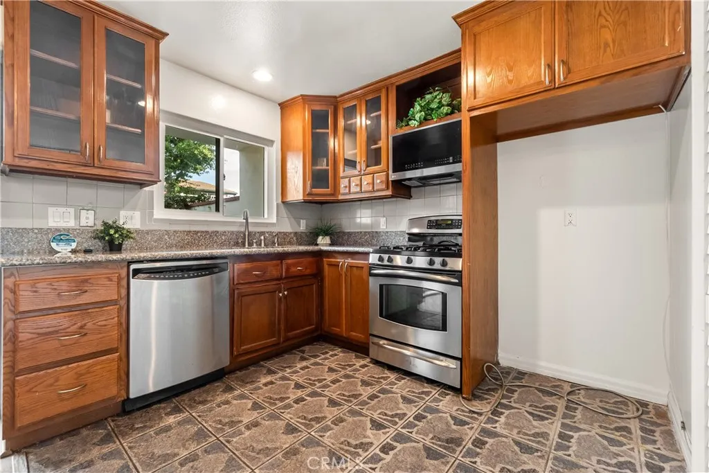 Additional image 32 of 23550 S Western Ave. Unit B, Harbor City, CA 90710