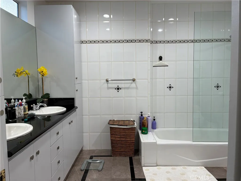 Additional image 5 of 19046 Friar St, Tarzana, CA 91335