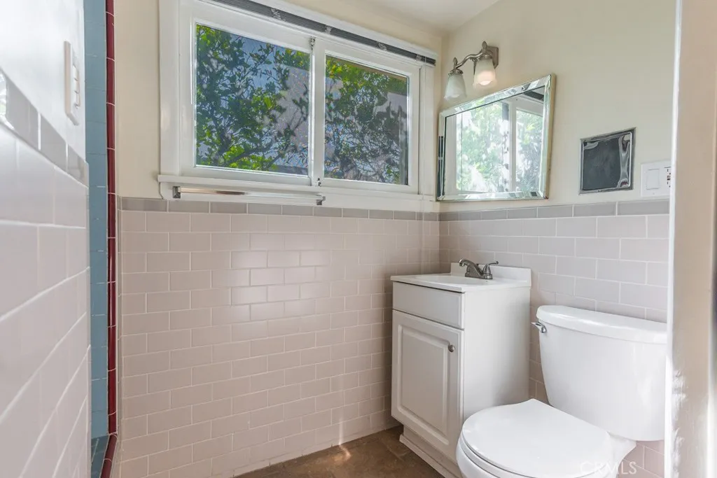 Additional image 109 of 12500 Martha St, Valley Village, CA 91607