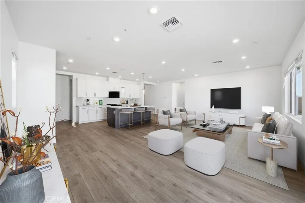 Additional image 6 of 3211 E Avenue J-4, Lancaster, CA 93535