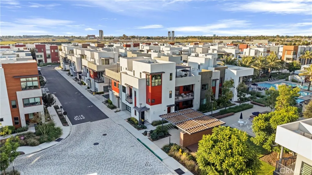 Additional image 105 of 419 Transport, Tustin, CA 92782