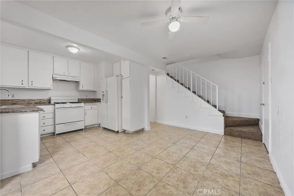 Additional image 12 of 5908 Almendra Court Unit C, Bakersfield, CA 93309