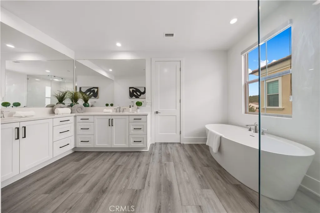 Additional image 16 of 59 Longchamp, Irvine, CA 92602