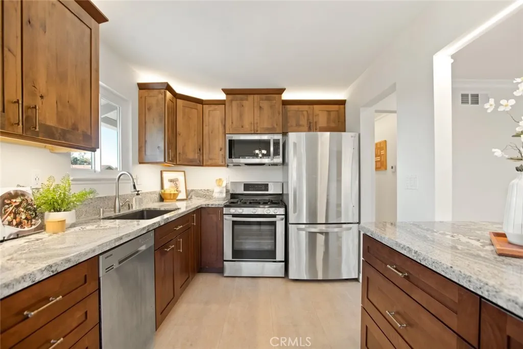 Additional image 4 of 3636 S Main Street Unit D, Santa Ana, CA 92707