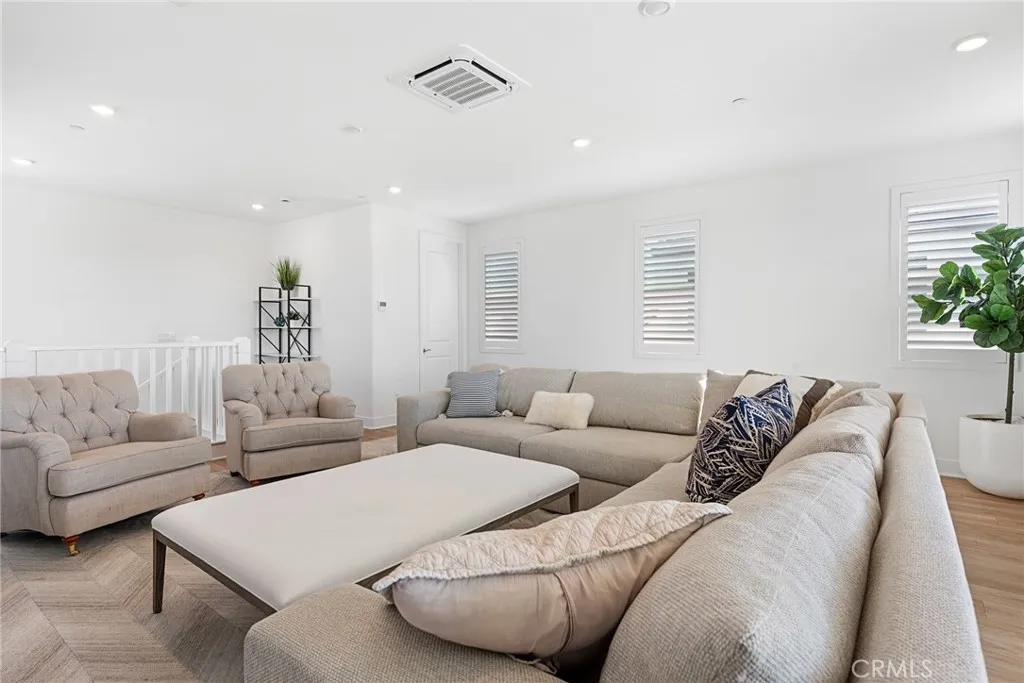 Additional image 103 of 408 Treble, Irvine, CA 92618