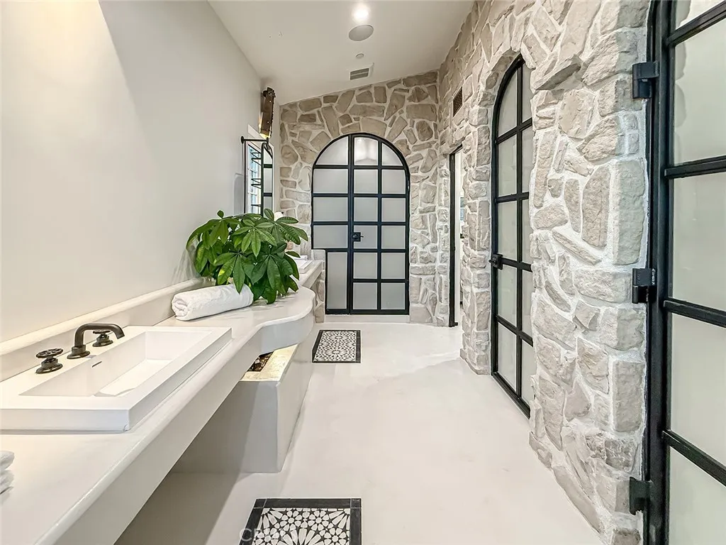 Additional image 136 of 33239 Mulholland Highway, Malibu, CA 90265