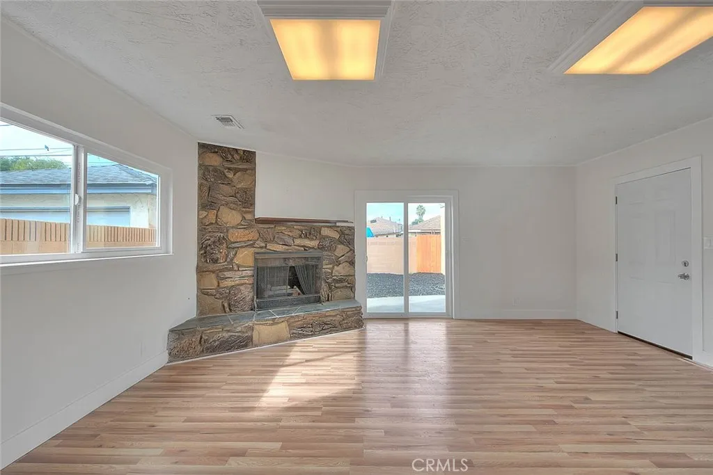 Additional image 32 of 547 W 106th St, Los Angeles, CA 90044