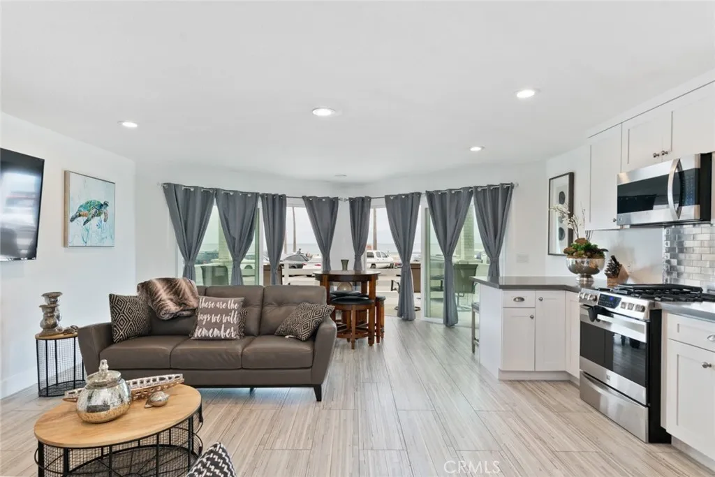 Additional image 23 of 2212 W Oceanfront, Newport Beach, CA 92663