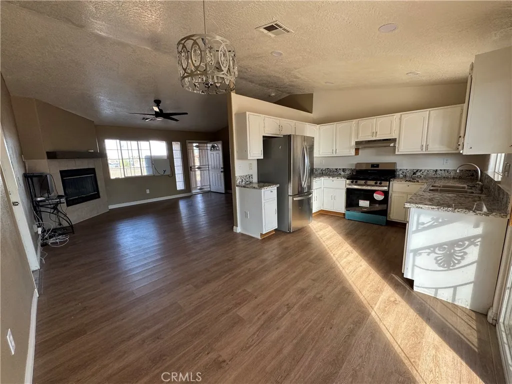 Additional image 25 of 20953 South Rd, Apple Valley, CA 92307
