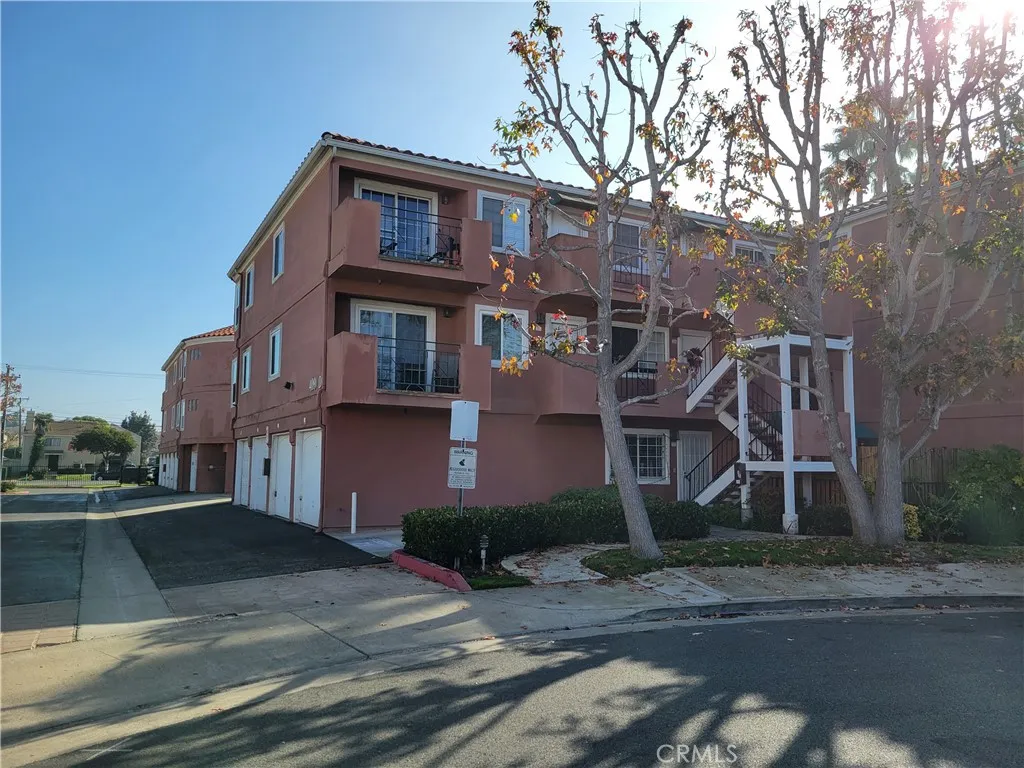 Additional image 2 of 409 Utica Avenue Unit D36, Huntington Beach, CA 92648