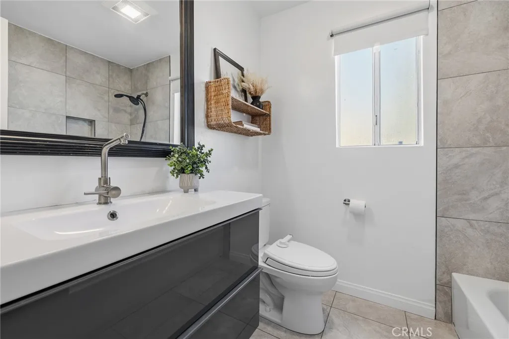 Additional image 76 of 13567 Valerio Street Unit F, Van Nuys, CA 91405