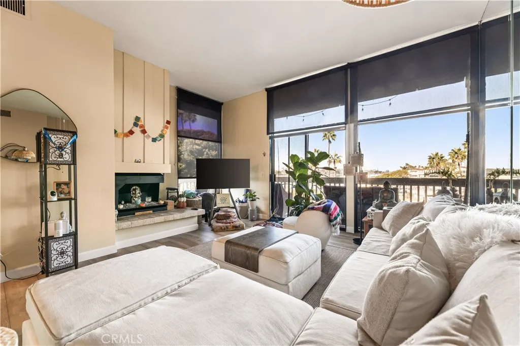 Additional image 4 of 5217 Marina Pacifica Dr S KEY #20, Long Beach, CA 90803