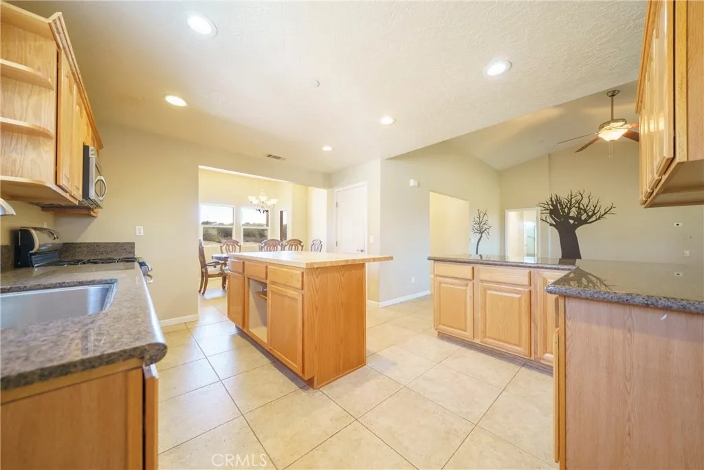 Additional image 63 of 5378 Bellflower Street, Oak Hills, CA 92344