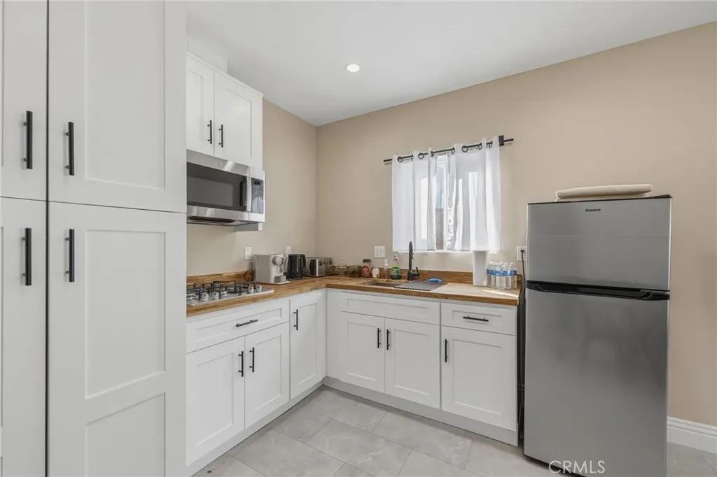 Additional image 81 of 23010 Hartland, West Hills, CA 91307