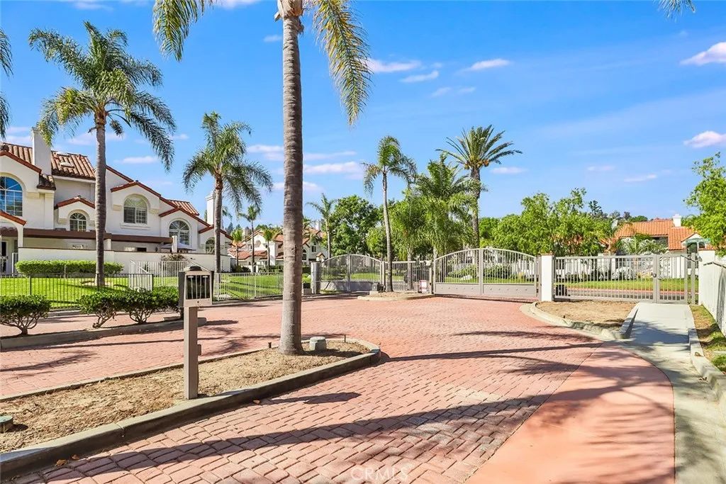 206 Camino Cortina, Camarillo, CA 93010