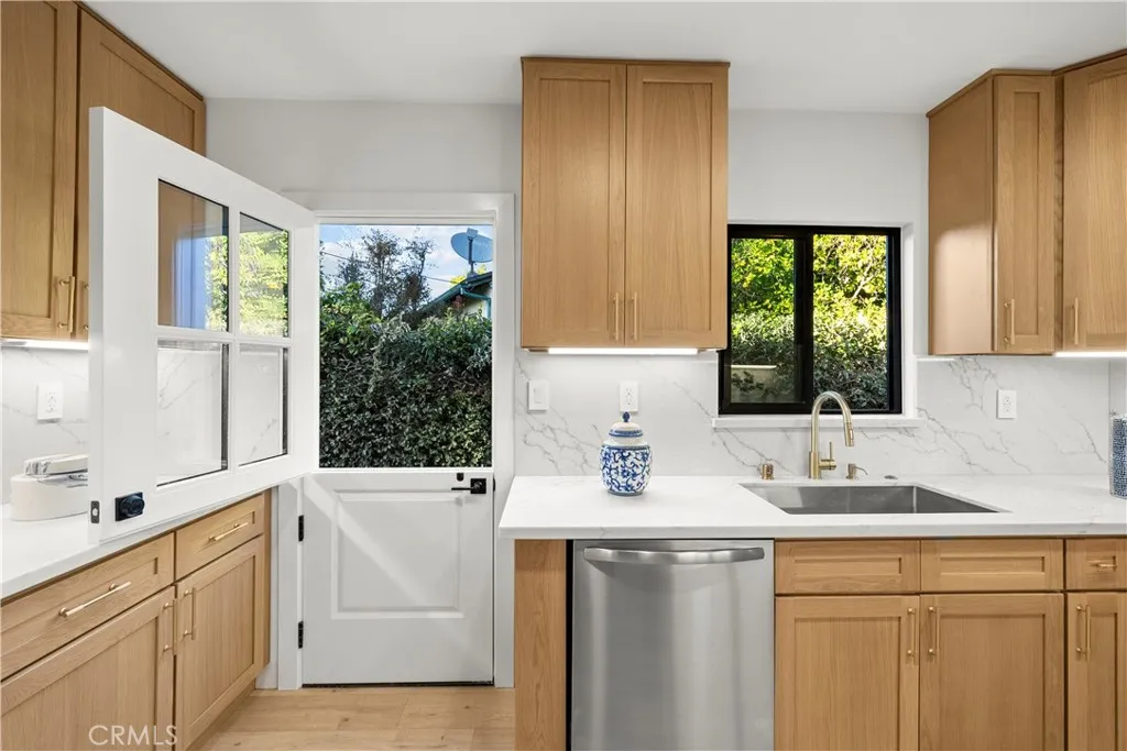 Additional image 11 of 5833 Allott Avenue, Valley Glen, CA 91401