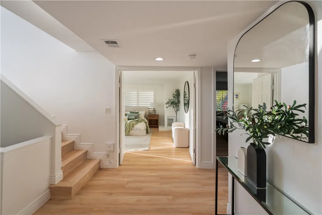 Additional image 23 of 2019 Sunset Plaza Drive, Los Angeles, CA 90069