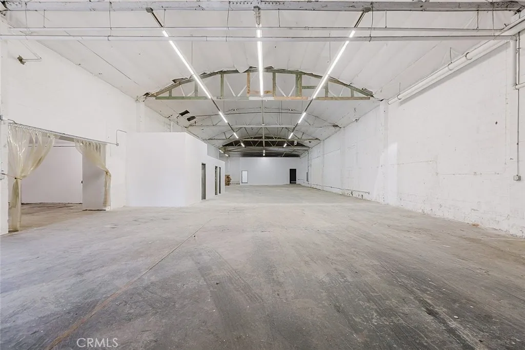 Additional image 29 of 965 E 31st Street, Los Angeles, CA 90011