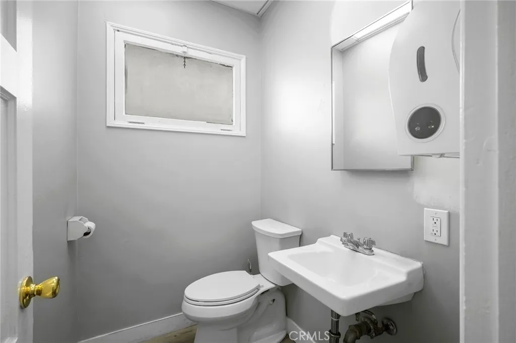 Additional image 12 of 2304 W Burbank Boulevard, Burbank, CA 91506