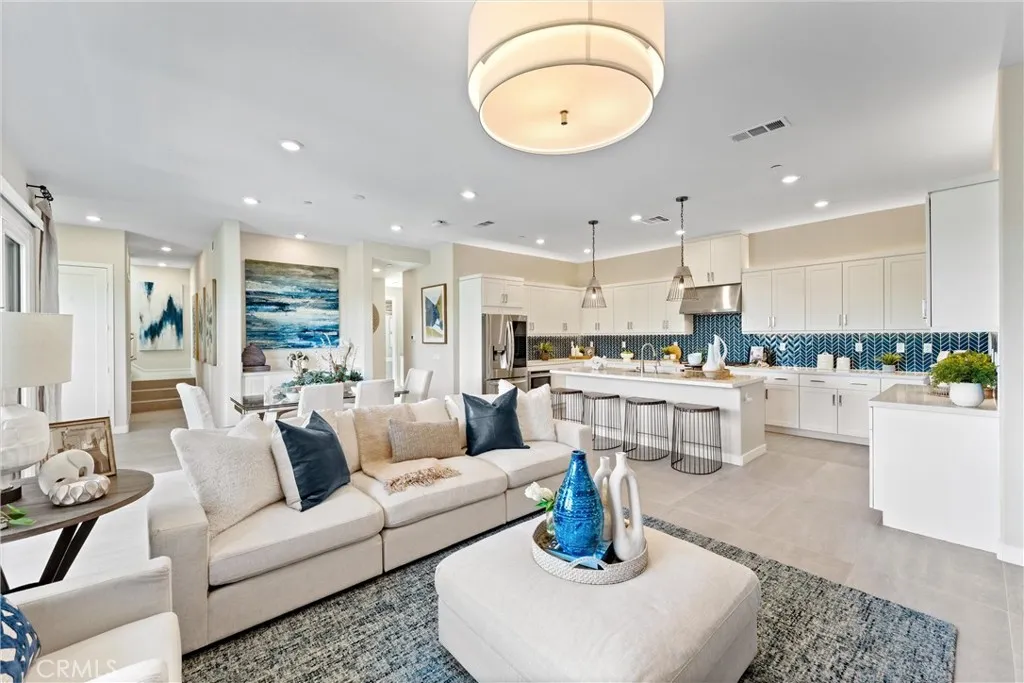 Additional image 69 of 419 Transport, Tustin, CA 92782