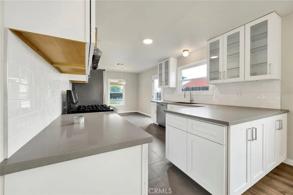 Additional image 14 of 14421 Cohasset Street, Van Nuys, CA 91405