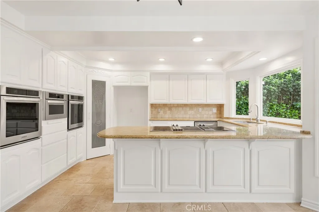 Additional image 13 of 19371 Woodlands Ln, Huntington Beach, CA 92648