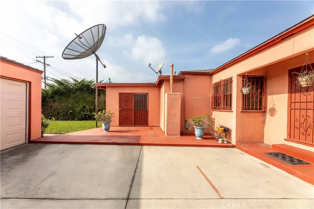 Additional image 93 of 2040 W 82nd Street, Los Angeles, CA 90047