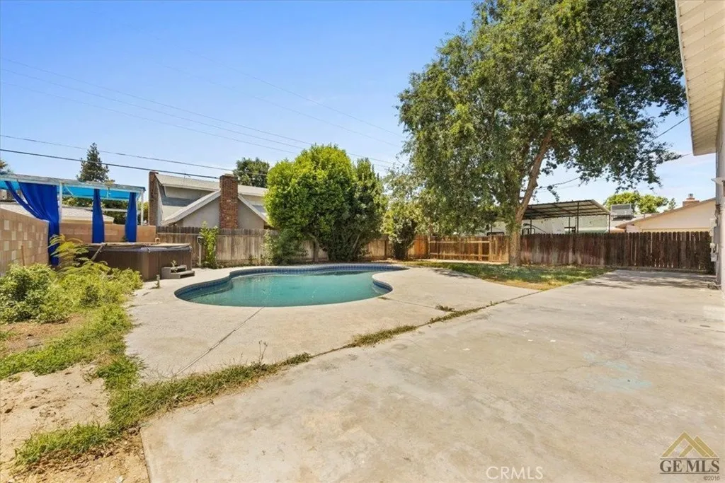 4005 Madrid Avenue, Bakersfield, CA 93309