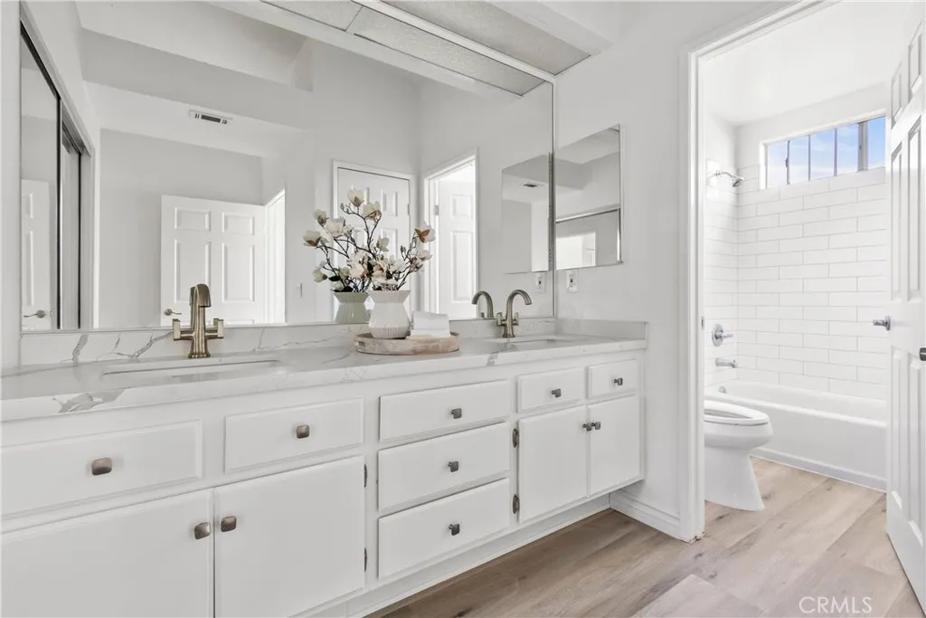 Additional image 40 of 28 Almador, Irvine, CA 92614