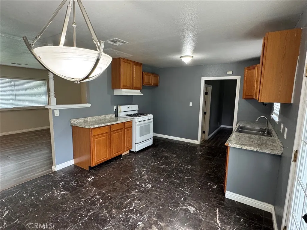 Additional image 15 of 1600 W Robin Drive, Visalia, CA 93291