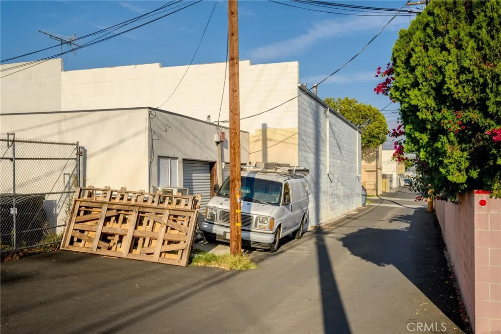 Additional image 31 of 2304 W Burbank Boulevard, Burbank, CA 91506