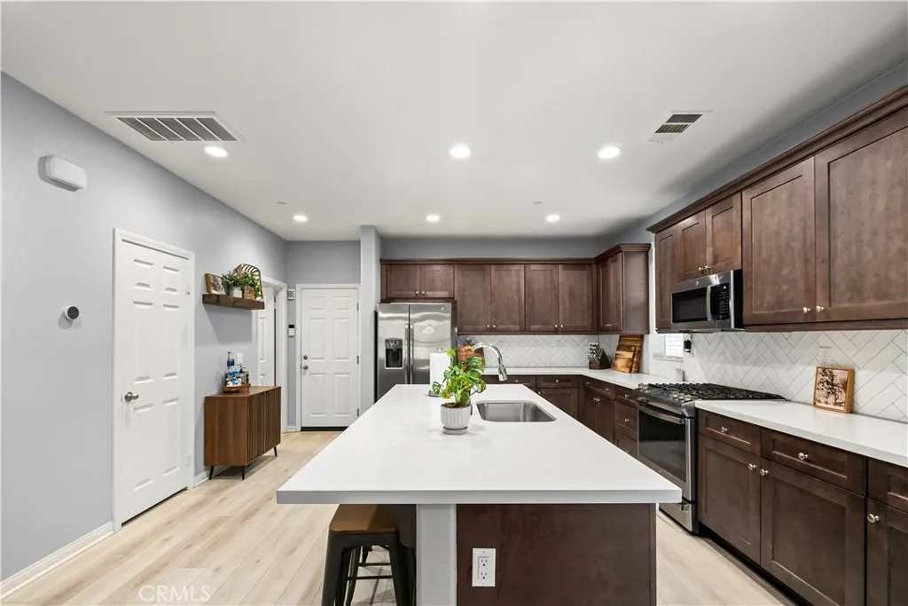 Additional image 25 of 692 S Brampton Ave, Rialto, CA 92376