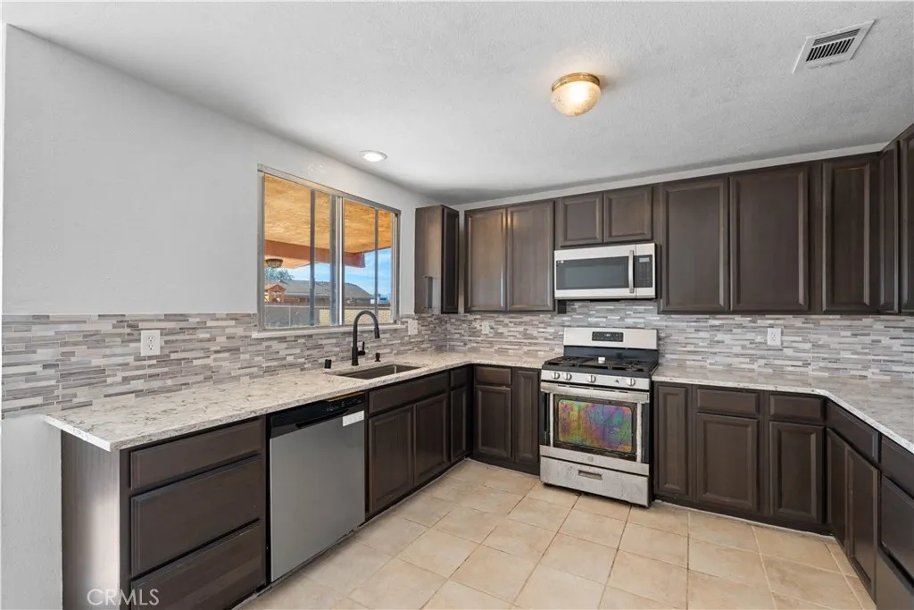 Additional image 9 of 18891 Shoshonee Road, Apple Valley, CA 92307