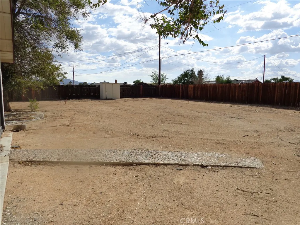 12744 Running Deer Rd, Apple Valley, CA 92308