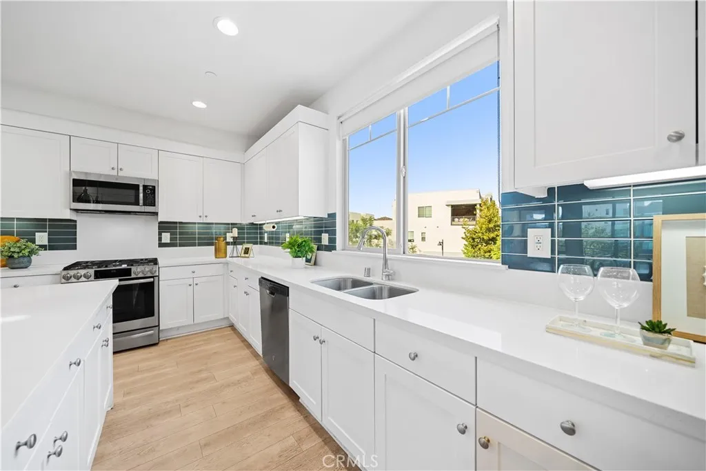 Additional image 45 of 115 Episode, Irvine, CA 92618