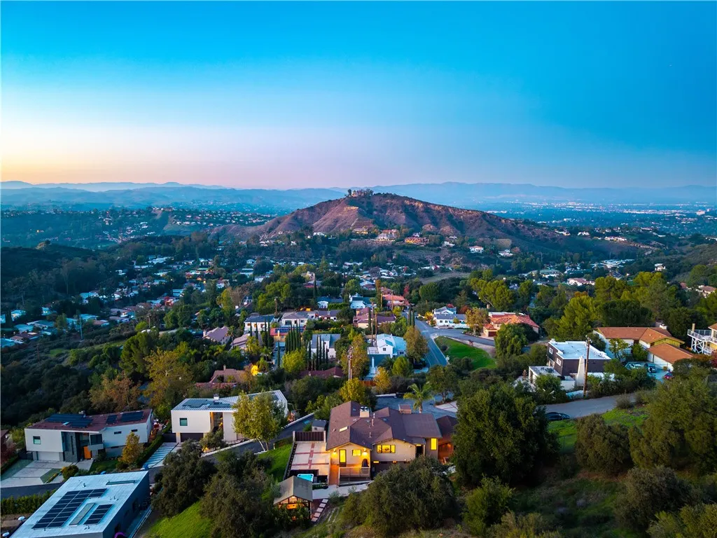 Additional image 56 of 23722 Summit Dr, Calabasas, CA 91302