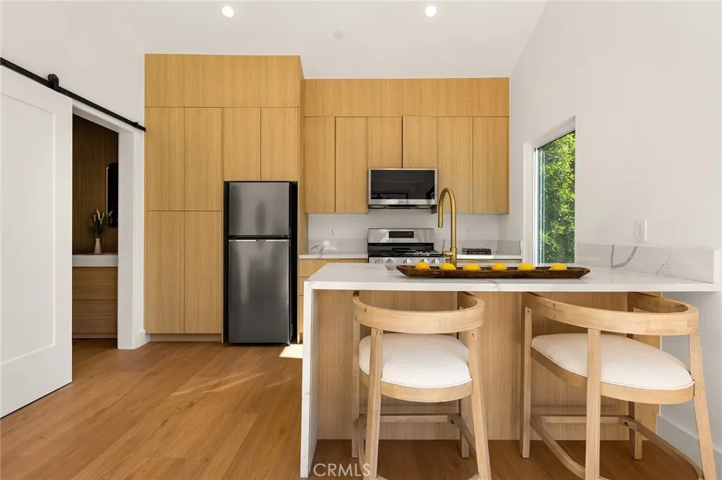 Additional image 109 of 5750 Stansbury Avenue, Sherman Oaks, CA 91401