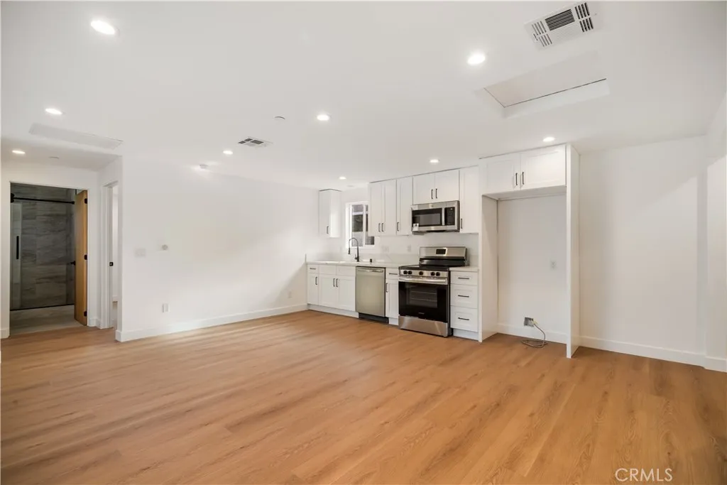 Additional image 118 of 6935 Jellico Avenue, Lake Balboa, CA 91406