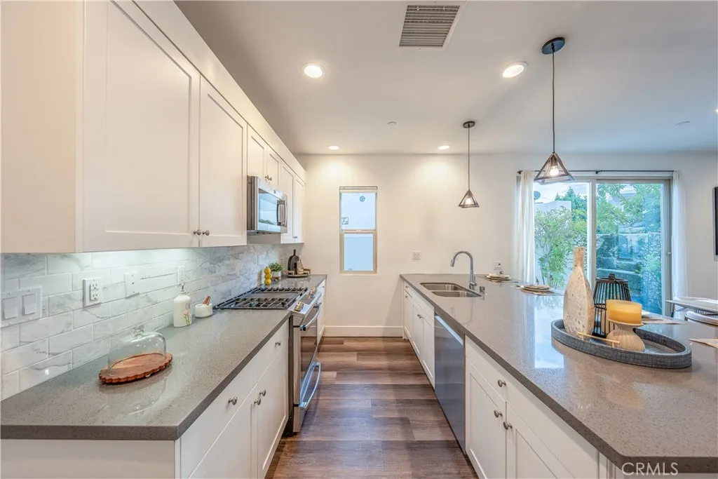 Additional image 44 of 177 Frame, Irvine, CA 92618