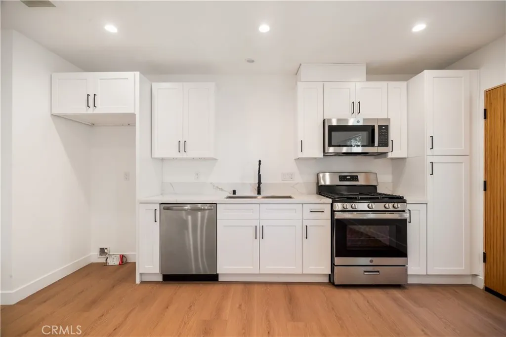 Additional image 33 of 6935 Jellico Avenue, Lake Balboa, CA 91406