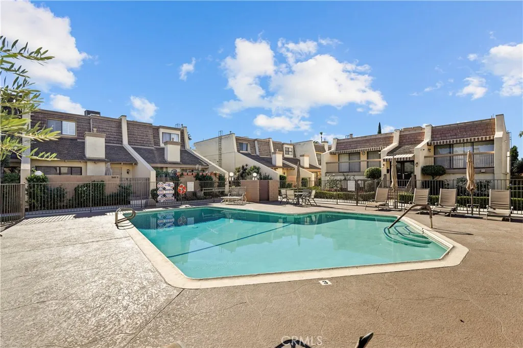 Additional image 53 of 18409 Collins Street Unit D, Tarzana, CA 91356