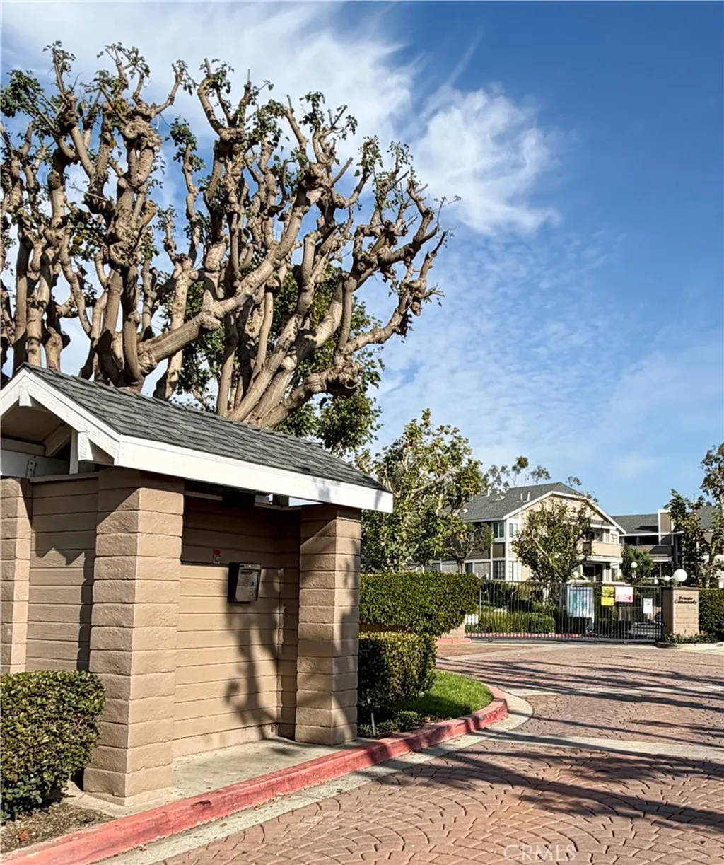 1509 S Raitt St, Santa Ana, CA 92704