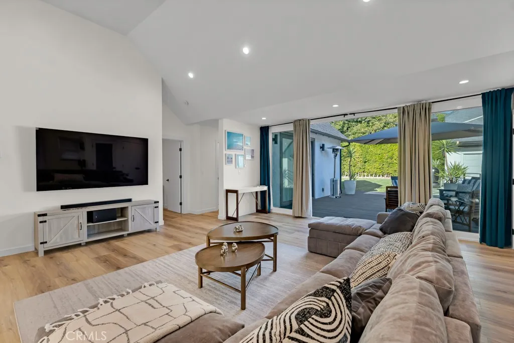 Additional image 16 of 1911 W Kenneth Rd, Glendale, CA 91201