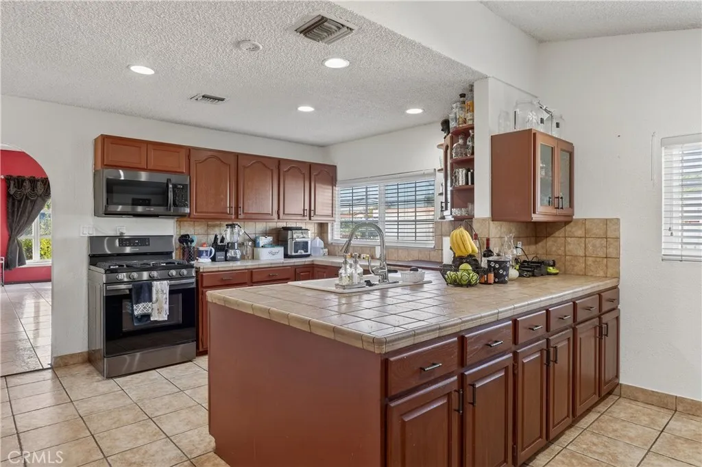 Additional image 11 of 606 N Park Ave, Pomona, CA 91768