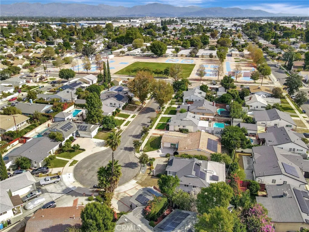 Additional image 47 of 17232 Elkwood St, Lake Balboa, CA 91406