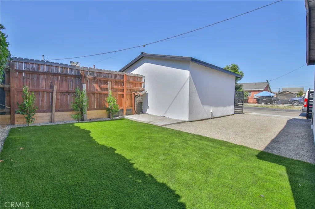 Additional image 60 of 10955 S Spring Street, Los Angeles, CA 90061