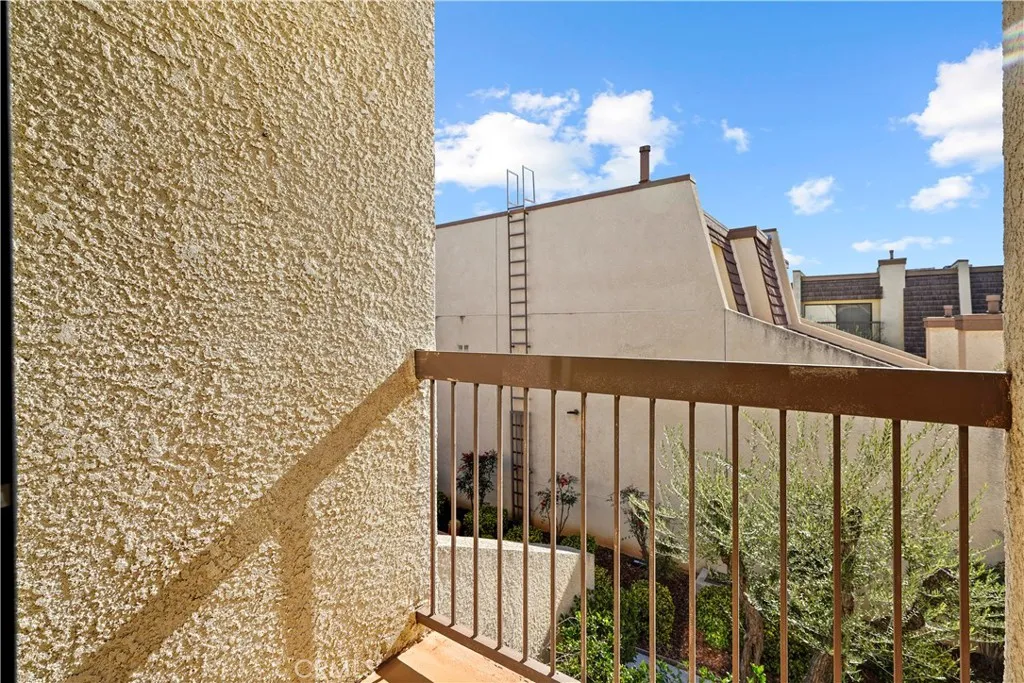 Additional image 42 of 18409 Collins Street Unit D, Tarzana, CA 91356