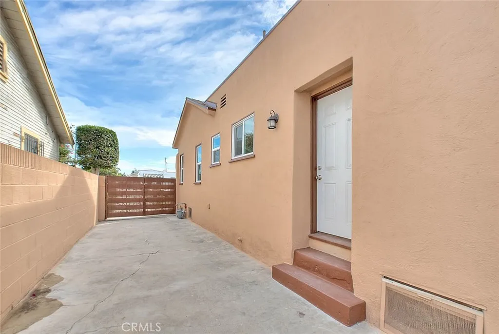 Additional image 58 of 547 W 106th St, Los Angeles, CA 90044