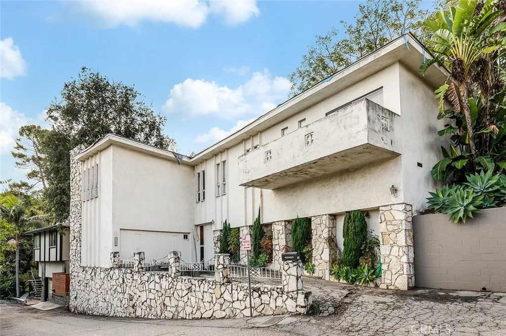 2434 Sundown, Los Angeles, CA 90065